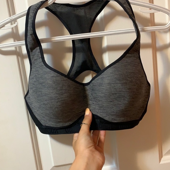 Sports bras - Picture 1 of 1